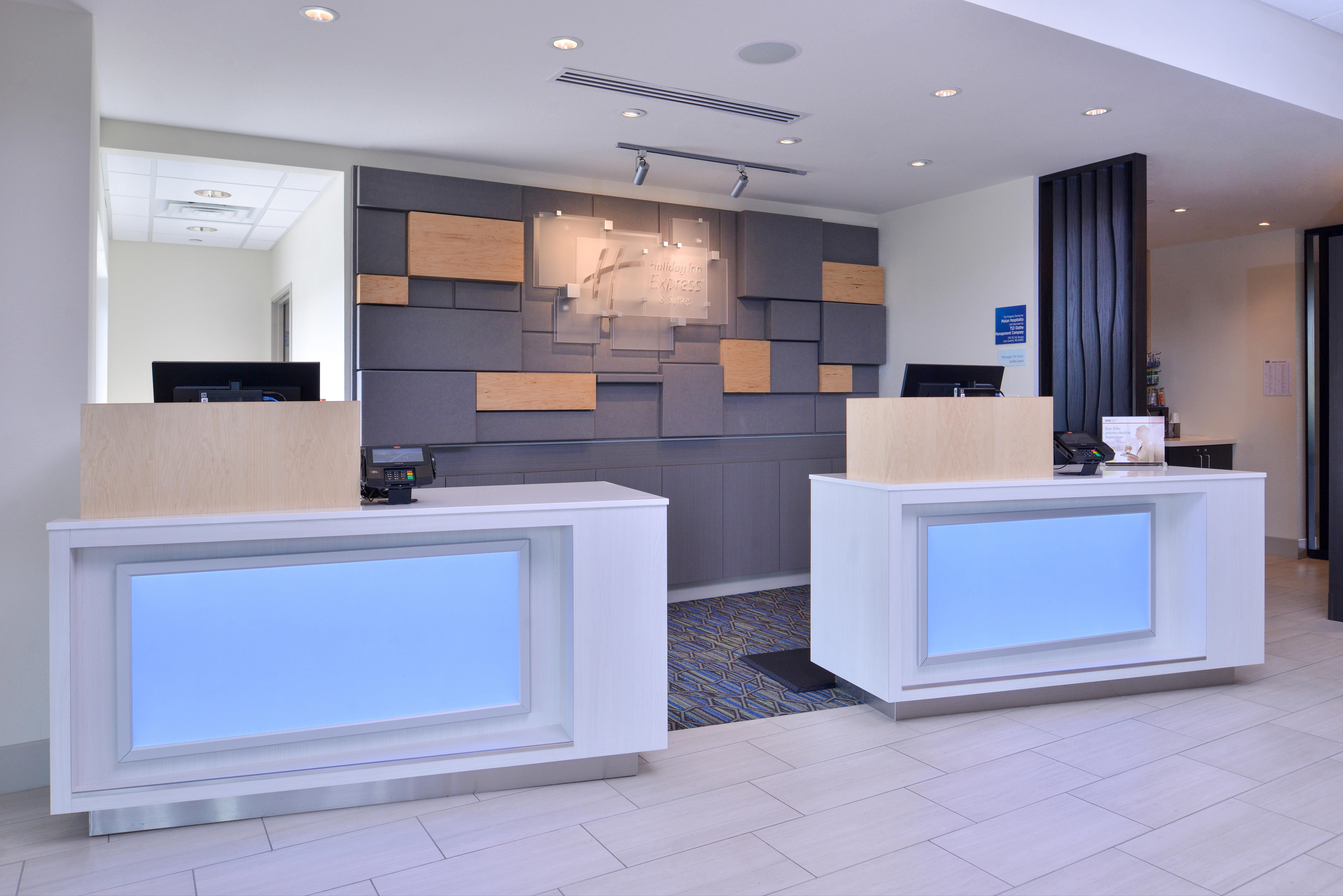 Holiday Inn Express & Suites - Olathe West By Ihg Экстерьер фото