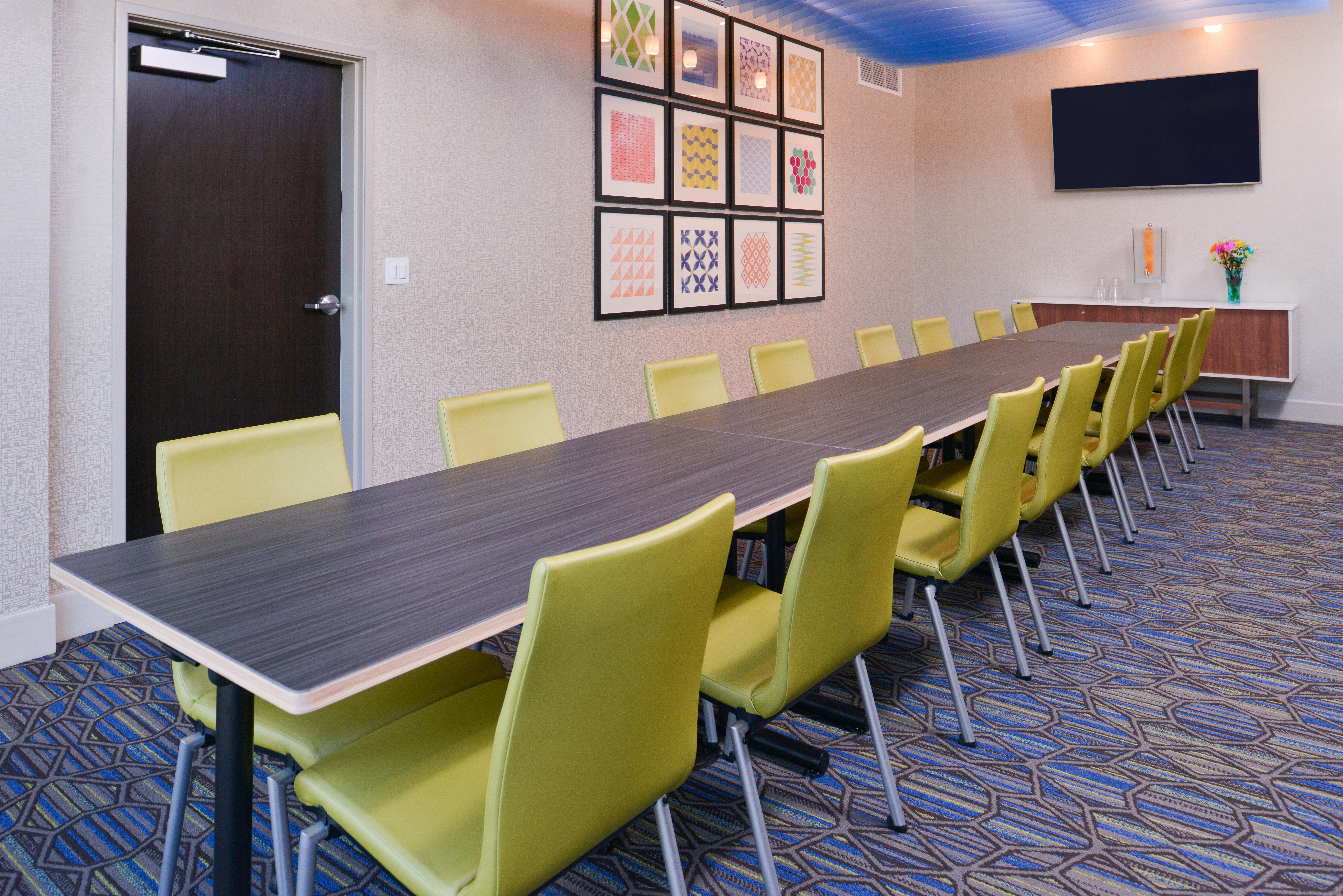 Holiday Inn Express & Suites - Olathe West By Ihg Экстерьер фото
